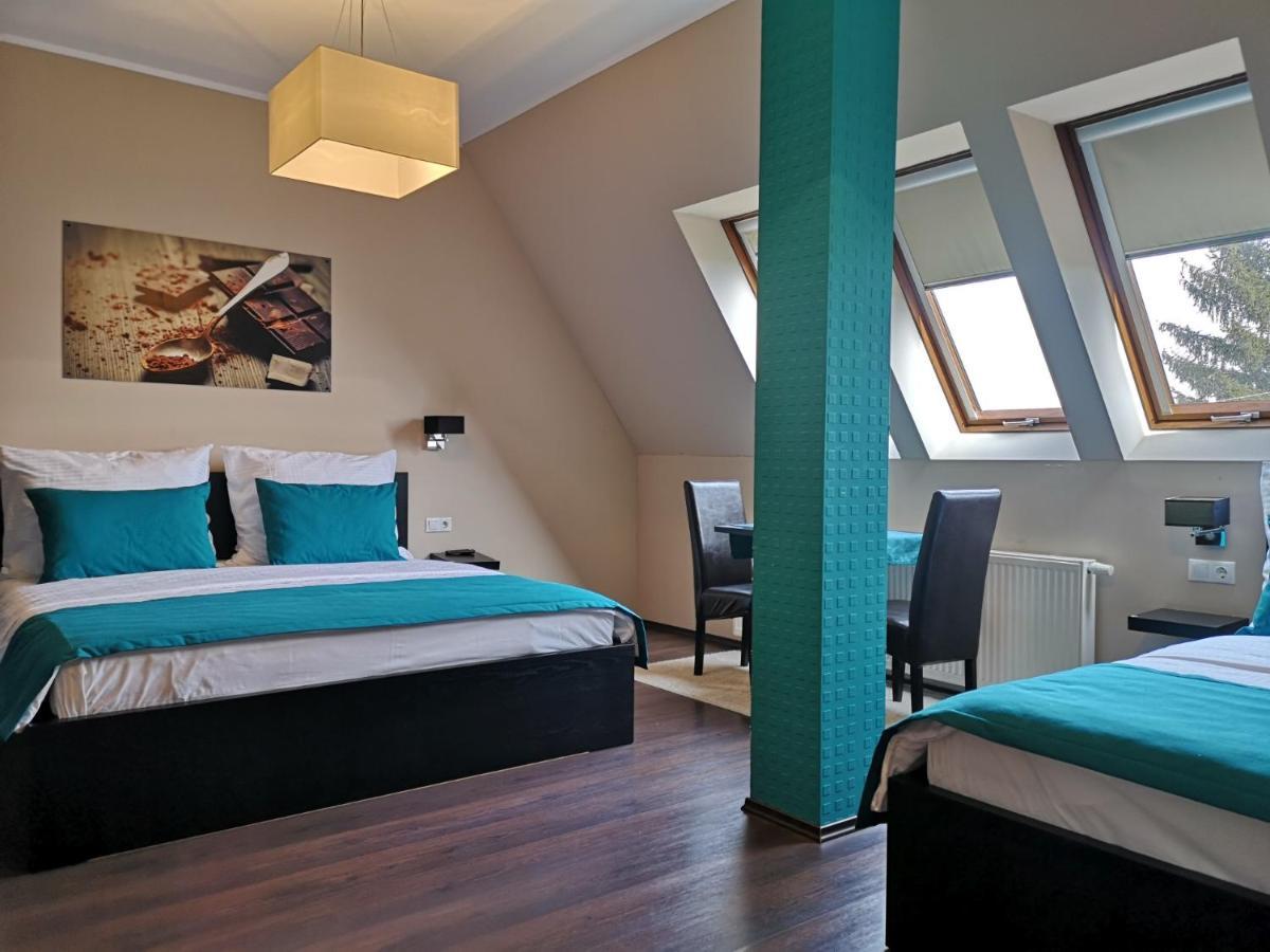 Parton Hotel & Bowling Tiszakecske Ngoại thất bức ảnh