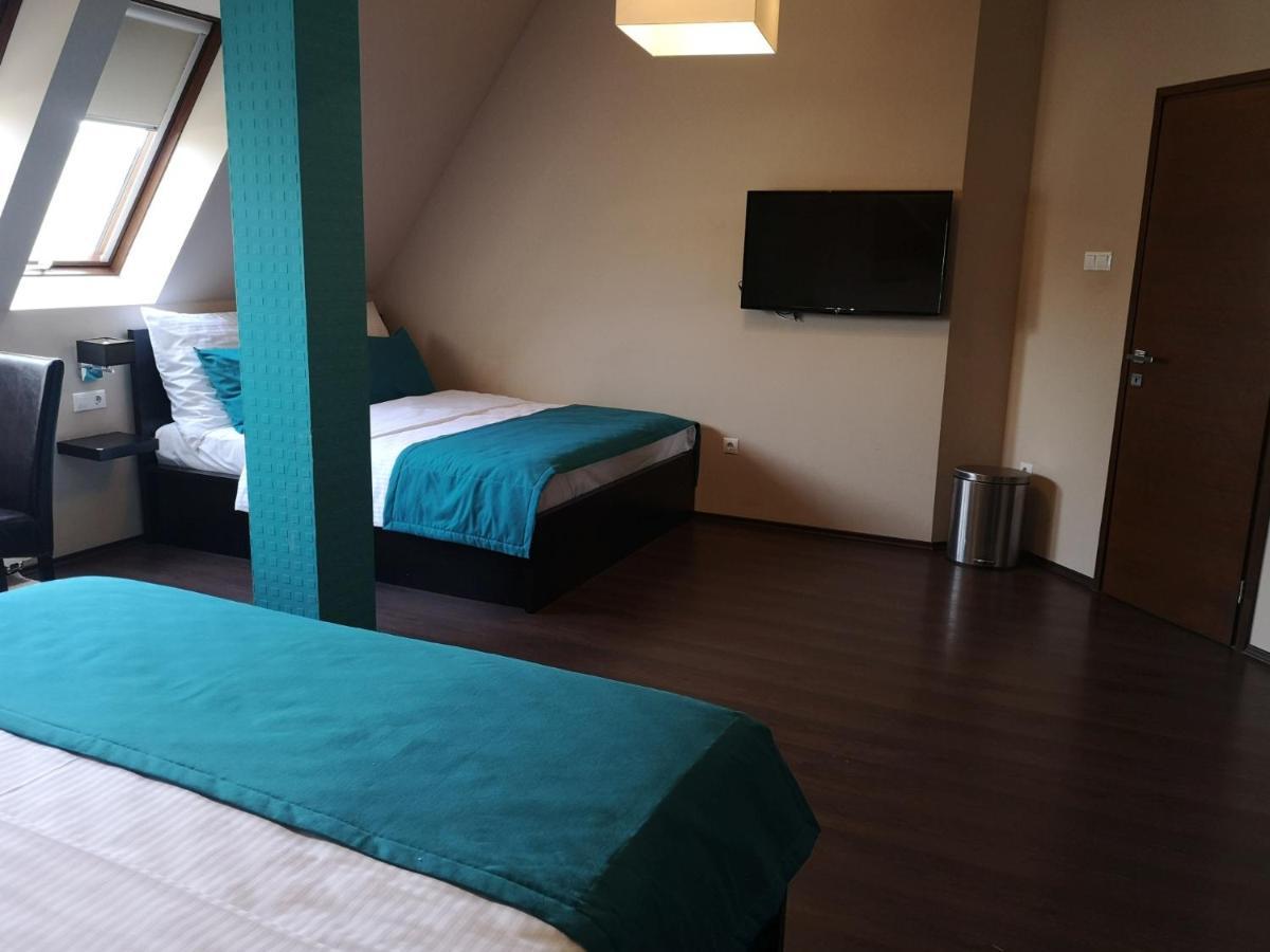 Parton Hotel & Bowling Tiszakecske Ngoại thất bức ảnh