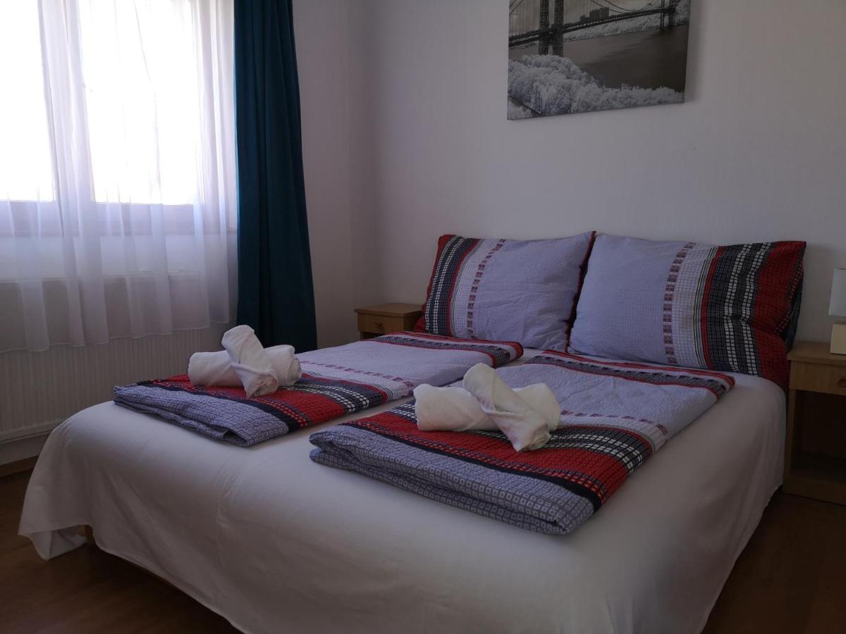 Parton Hotel & Bowling Tiszakecske Ngoại thất bức ảnh