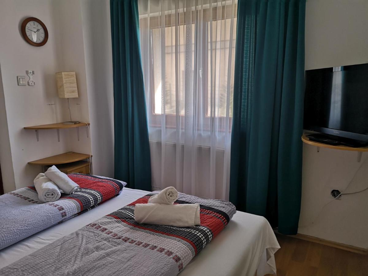 Parton Hotel & Bowling Tiszakecske Ngoại thất bức ảnh
