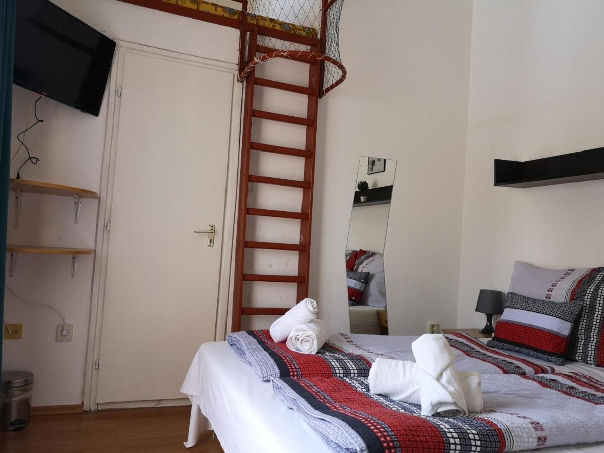 Parton Hotel & Bowling Tiszakecske Ngoại thất bức ảnh