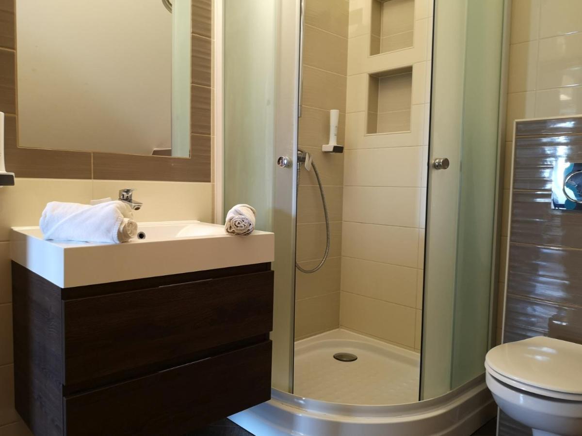 Parton Hotel & Bowling Tiszakecske Ngoại thất bức ảnh