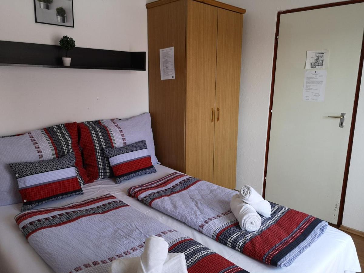 Parton Hotel & Bowling Tiszakecske Ngoại thất bức ảnh