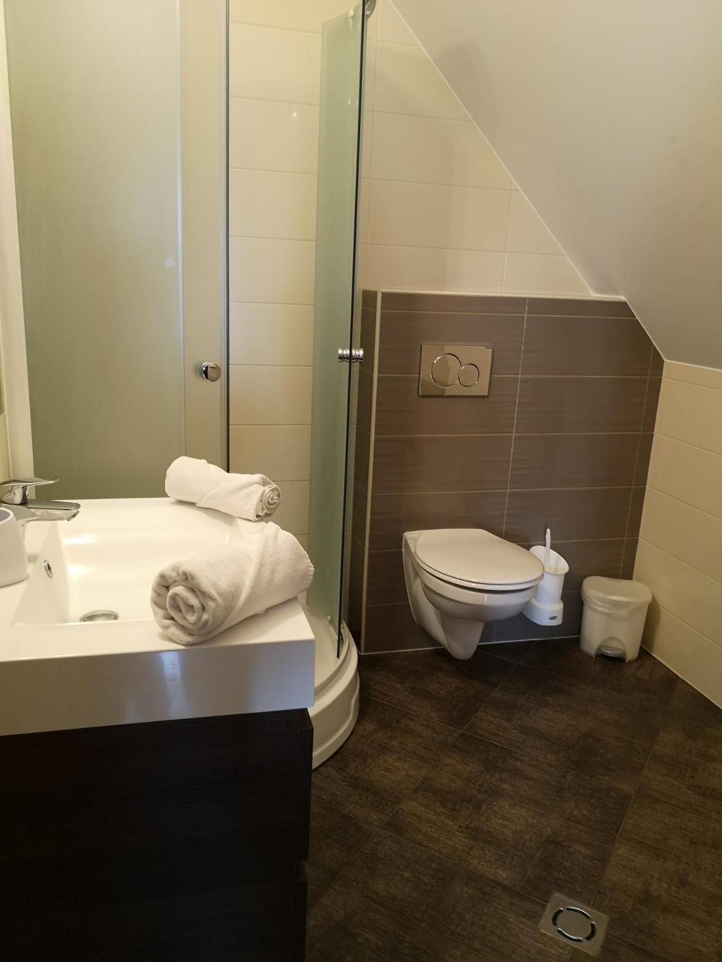 Parton Hotel & Bowling Tiszakecske Ngoại thất bức ảnh