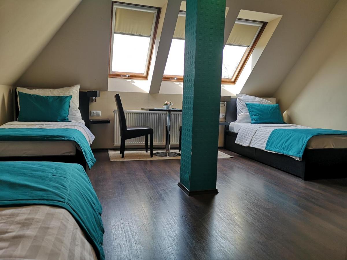 Parton Hotel & Bowling Tiszakecske Ngoại thất bức ảnh