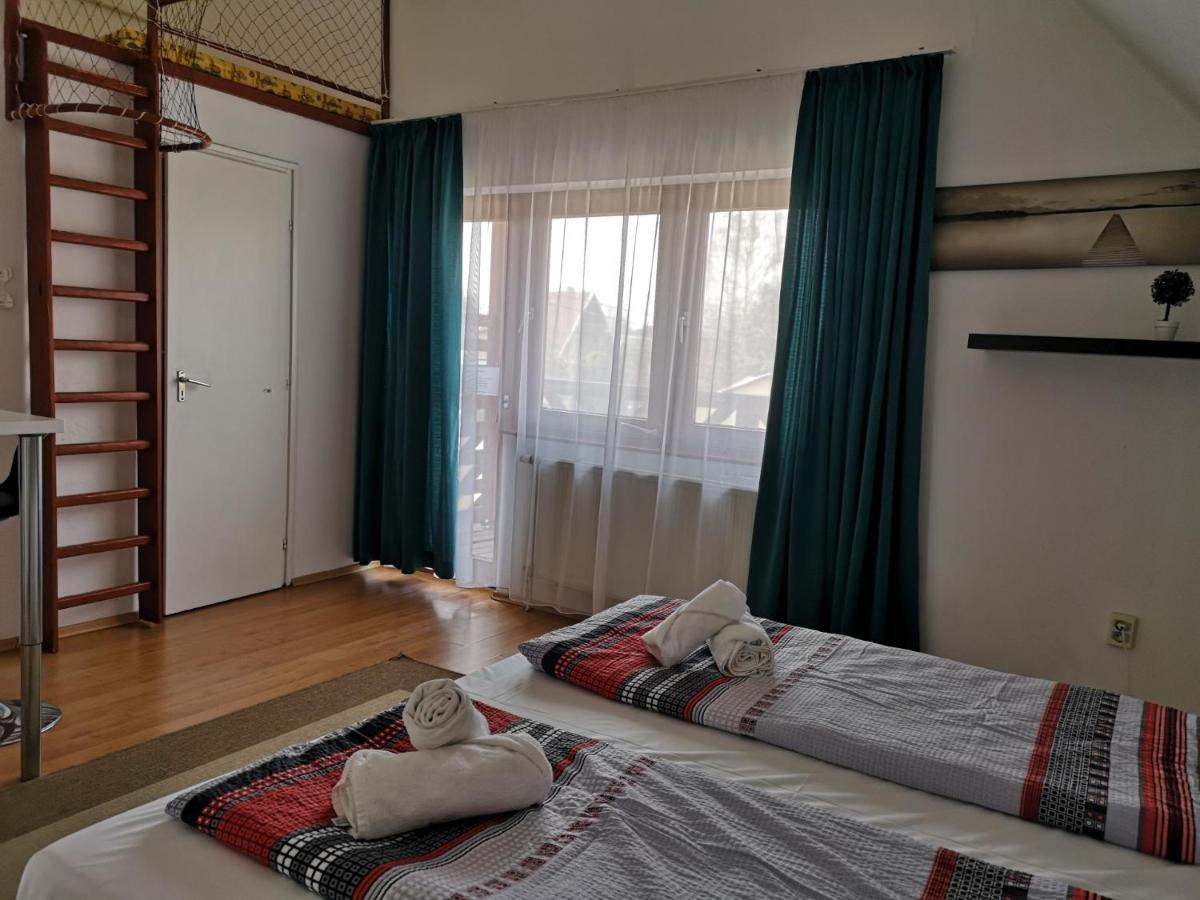 Parton Hotel & Bowling Tiszakecske Ngoại thất bức ảnh