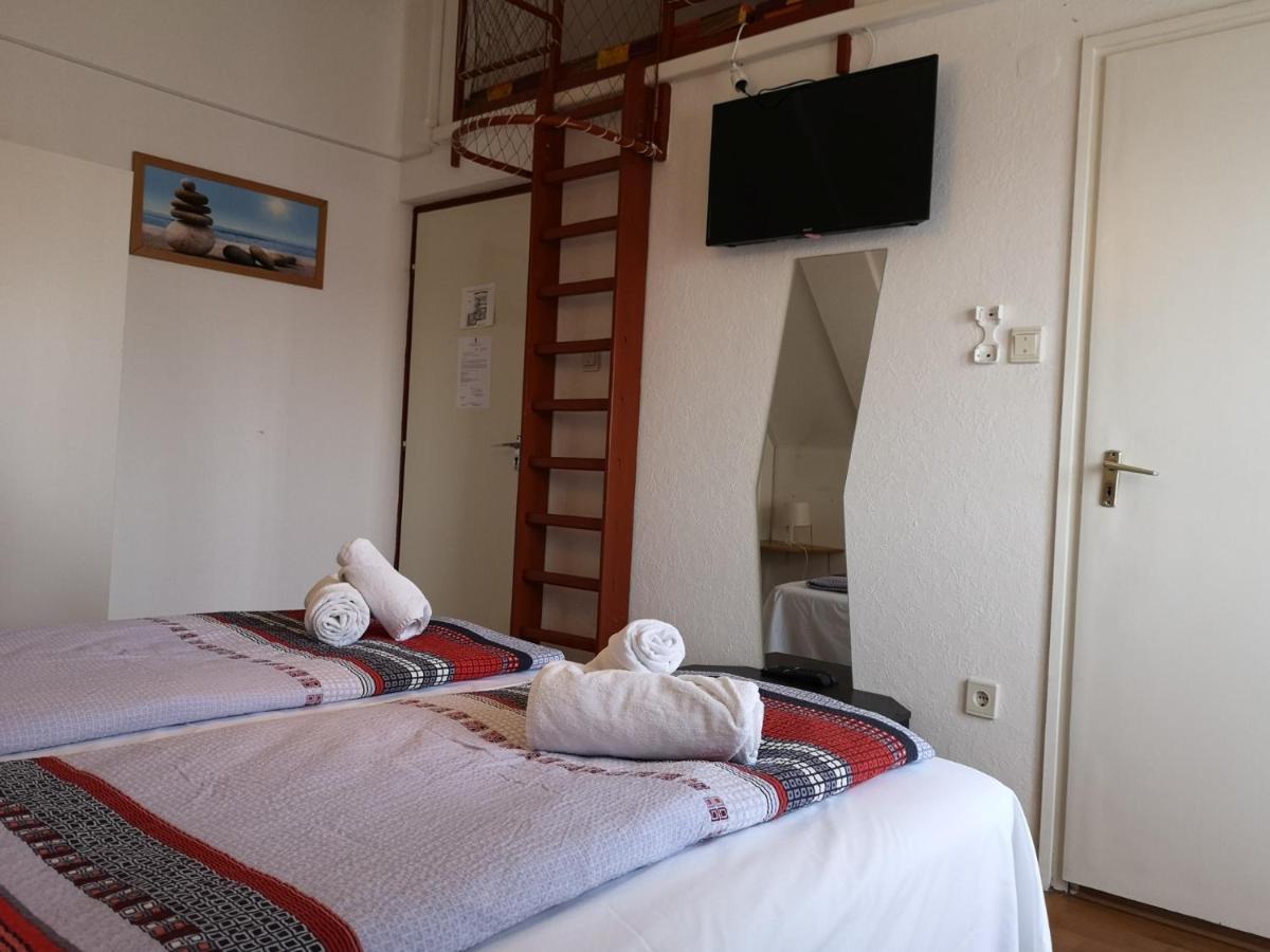 Parton Hotel & Bowling Tiszakecske Ngoại thất bức ảnh